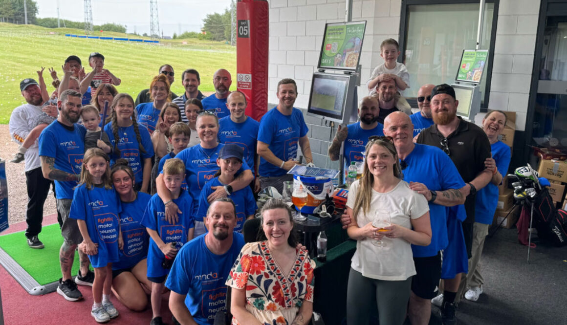 Anna-and-Martyn-Barrow-with-their-family-and-friends-at-the-MNDriveathon5000