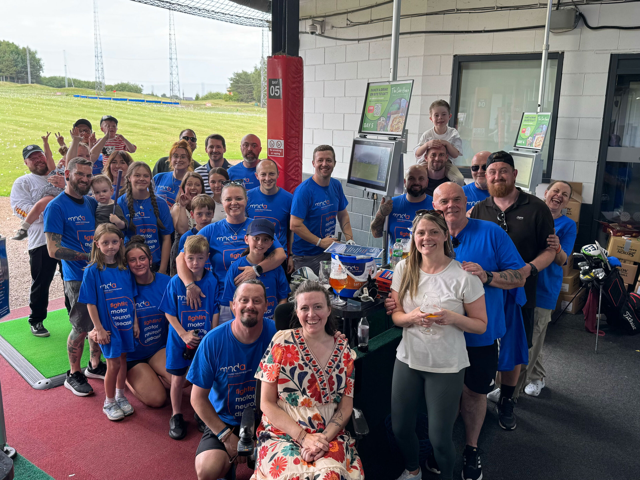 Anna-and-Martyn-Barrow-with-their-family-and-friends-at-the-MNDriveathon5000